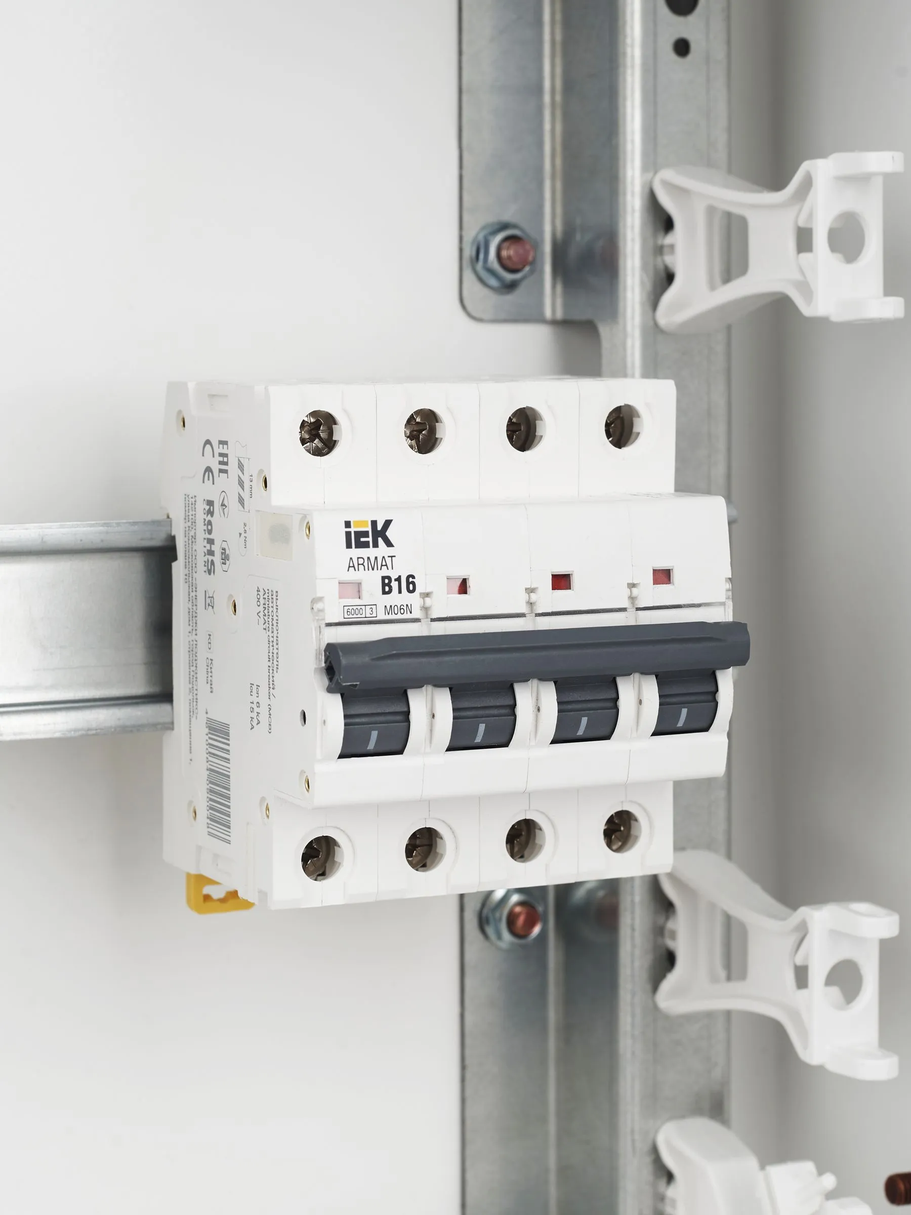 ARMAT Автоматический выключатель M06N 4P B 16А IEK - Фото 6