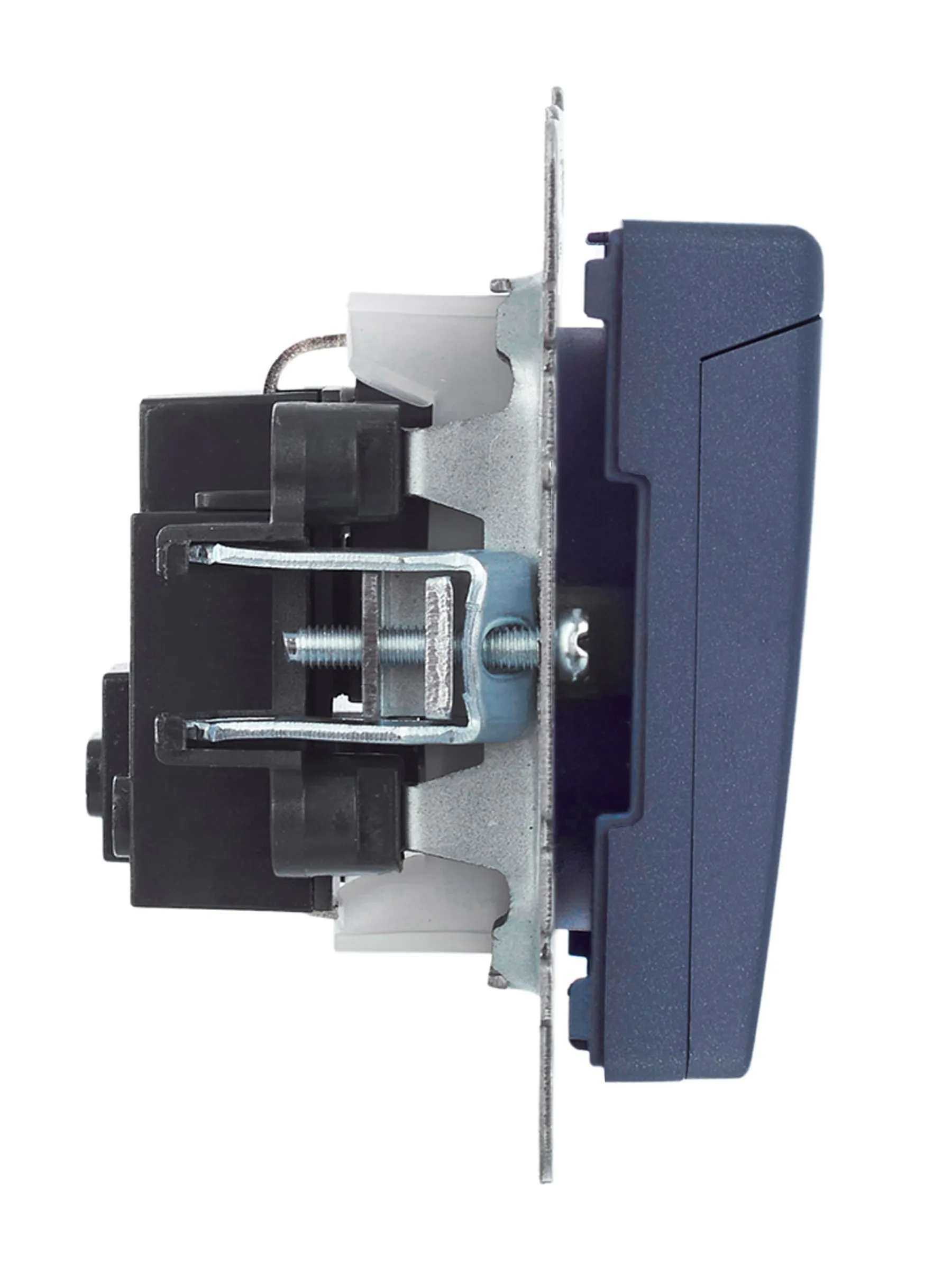 BRITE Розетка 1-местная с заземлением с защитными шторками и крышкой 16А IP20 РСбш10-3-БрМ маренго IEK - Фото 7