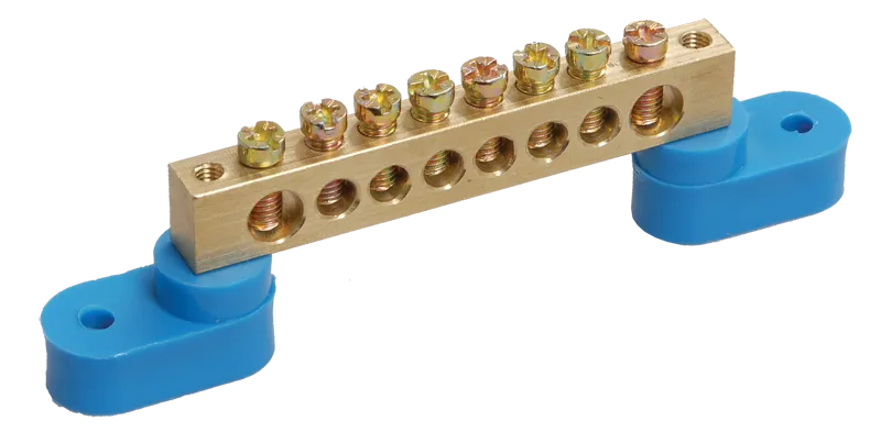 Шина N "ноль" на двух угловых изоляторах ШНИ-8х12-22-У2-С IEK