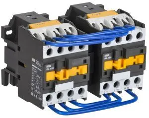 Контактор КМИ-22530 реверс 25А 400В/АС3 2NO IEK KKM23-025-400-20-1
