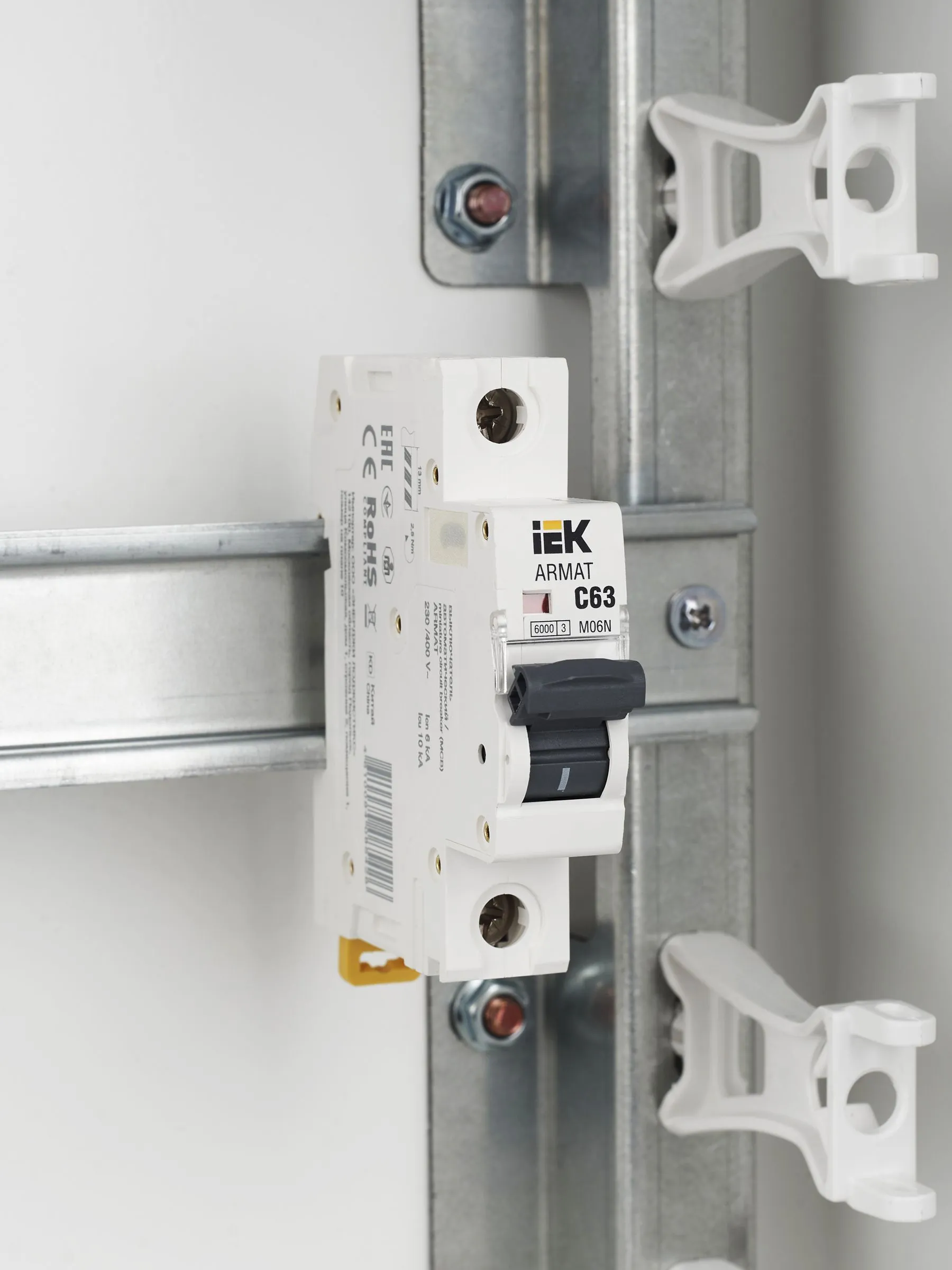 ARMAT Автоматический выключатель M06N 1P C 63А IEK - Фото 9