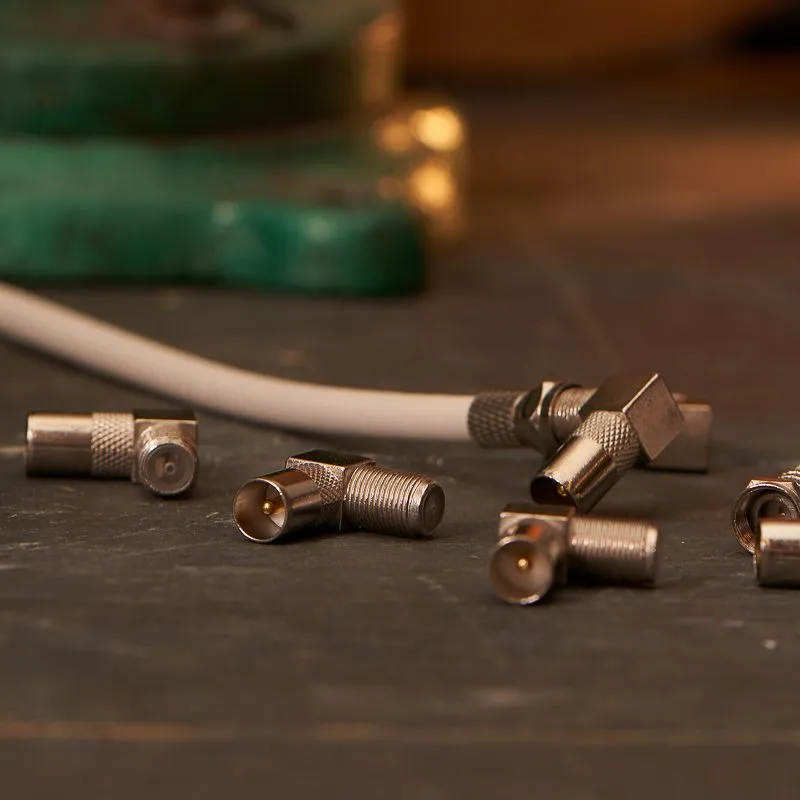 Переходник угловой гнездо F – штекер TV PROconnect - Фото 2