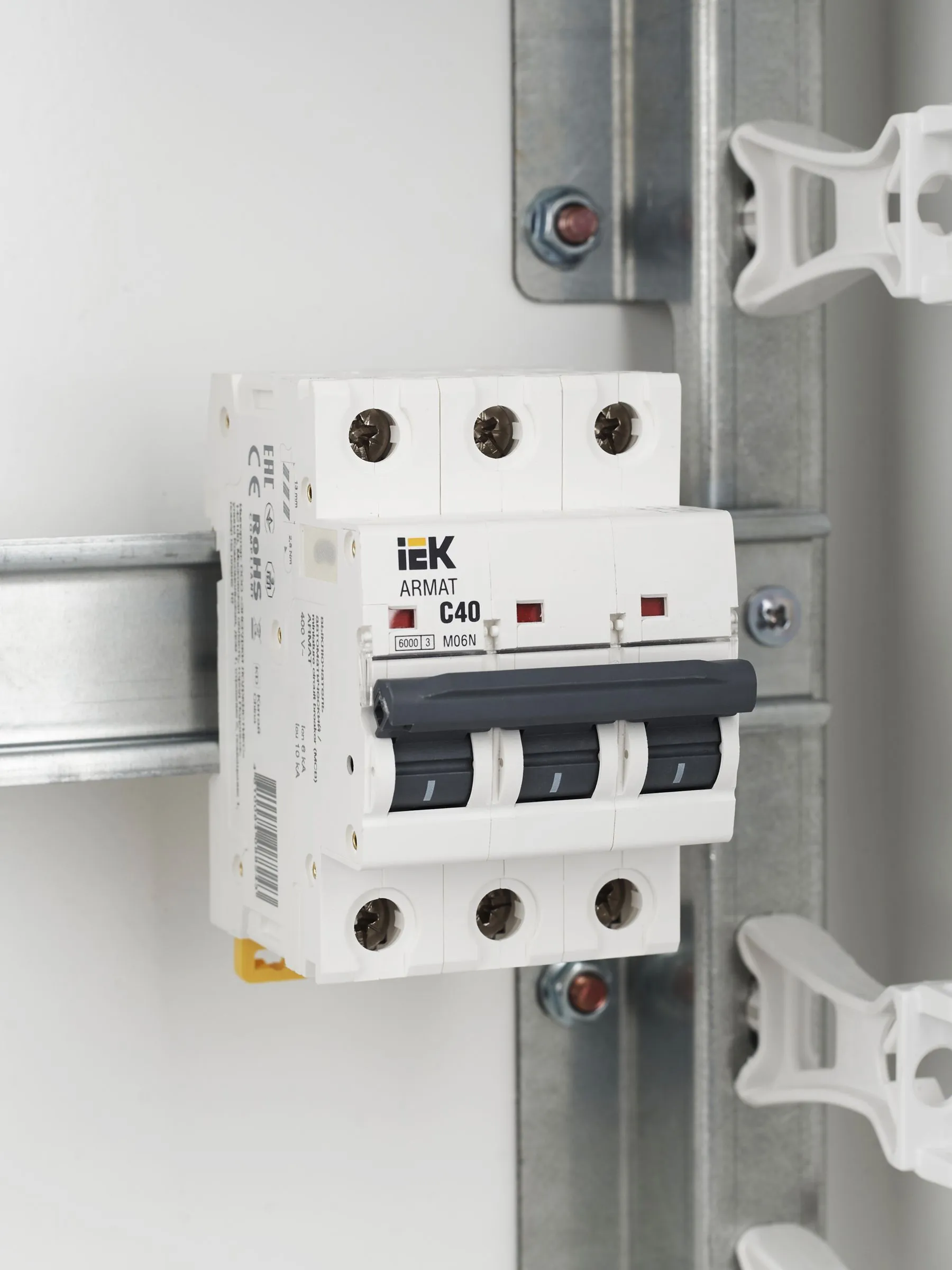 ARMAT Автоматический выключатель M06N 3P C 40А IEK - Фото 10