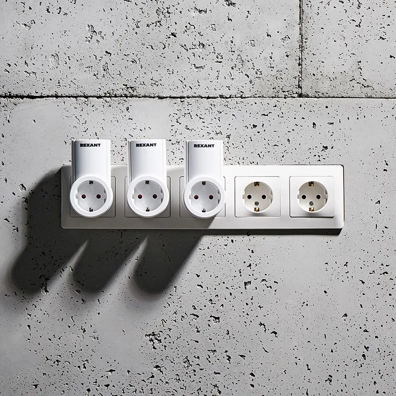 Радиоуправляемая  розетка c пультом RX-003 (один пульт, три розетки) 10А/30м REXANT - Фото 3