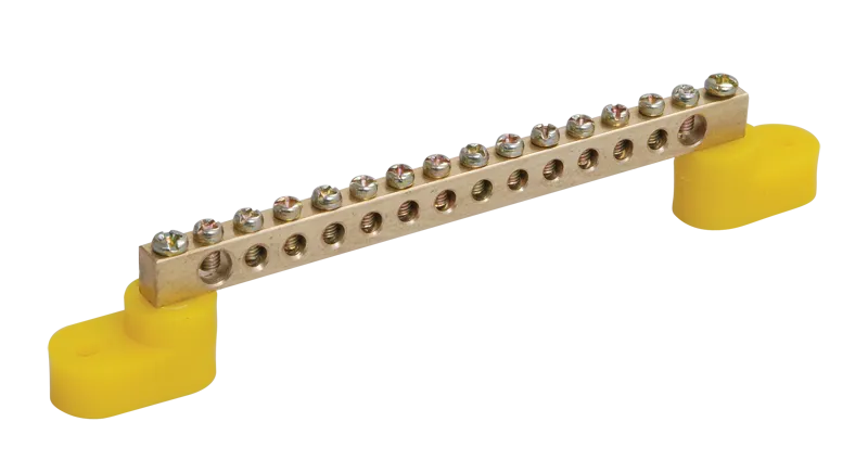 Шина PE "земля" на двух угловых изоляторах ШНИ-8х12-6-У2-Ж IEK