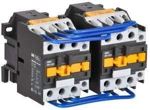 Контактор КМИ-23230 реверс 32А 230В/АС3 2NO IEK KKM23-032-230-20-1
