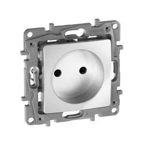 ETIKA Розетка 1-местная без заземления с защитными шторками 16А алюминий 672434