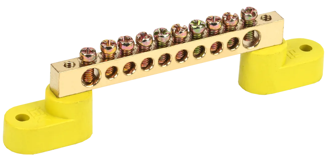 Шина PE "земля" на двух угловых изоляторах ШНИ-6х9-10-У2-Ж IEK