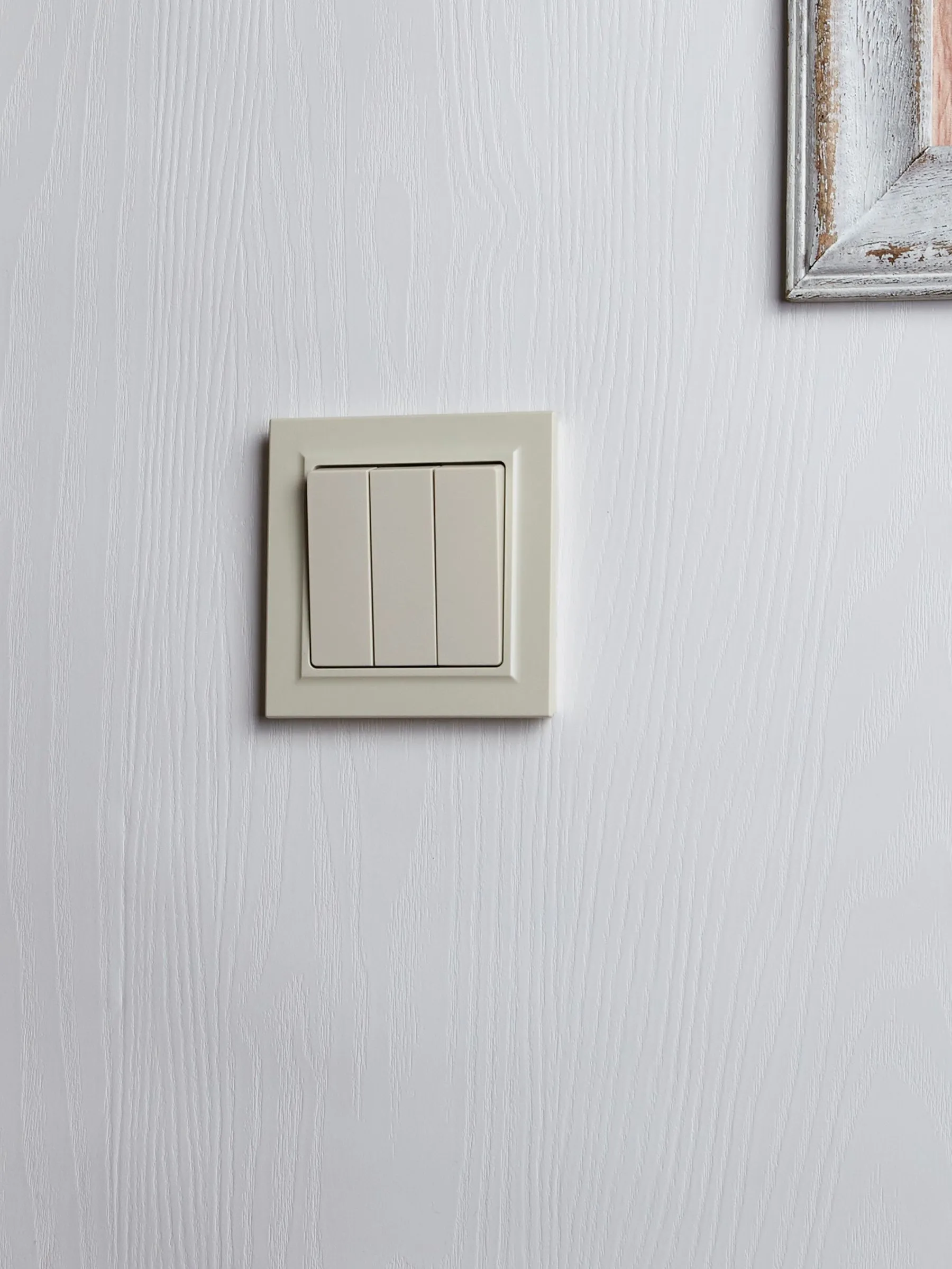 BRITE Выключатель 3-клавишный 10А ВС10-3-0-БрКр бежевый IEK - Фото 4