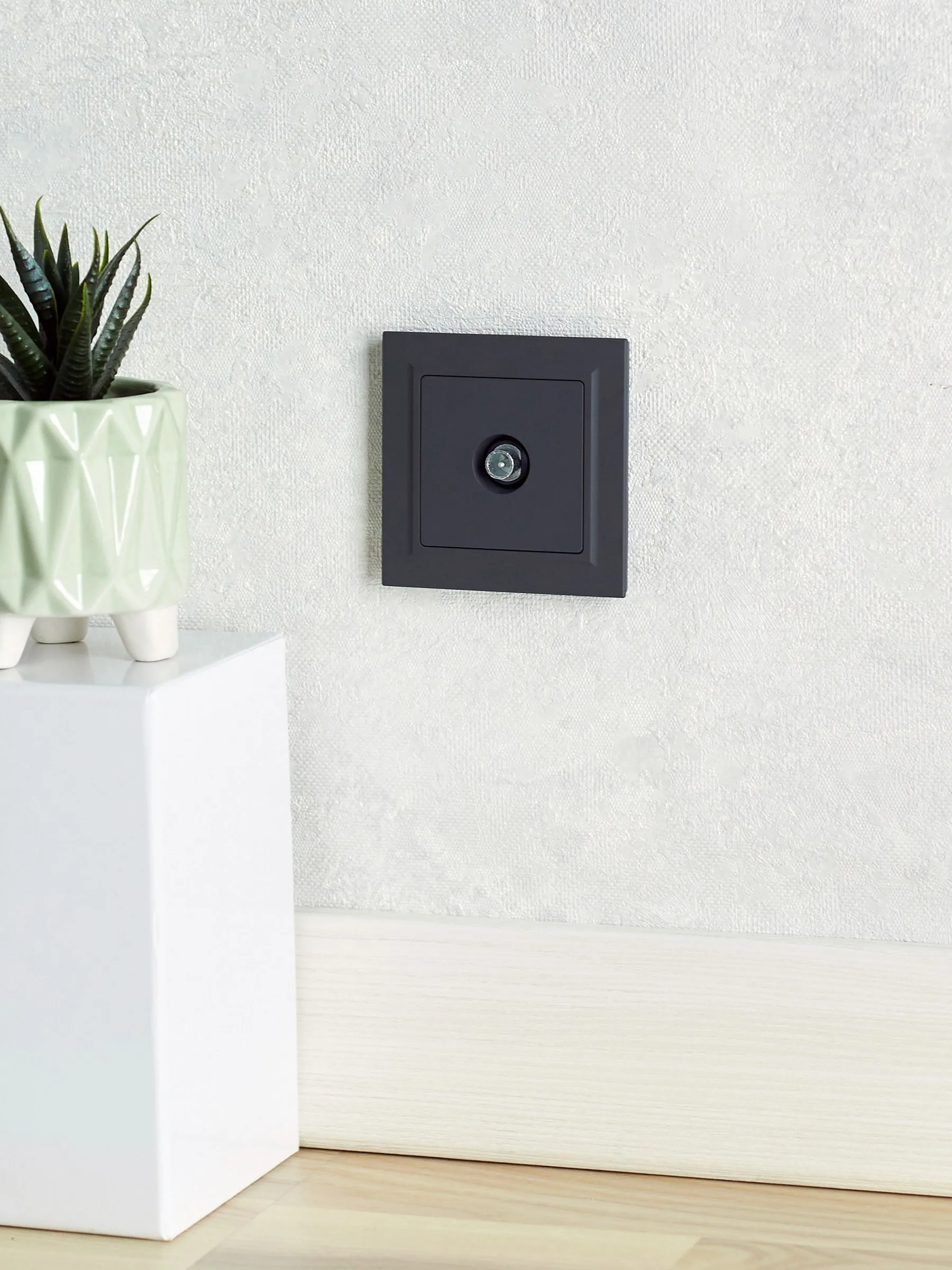 BRITE Розетка TV проходная РТВ10-0-БрГ графит IEK - Фото 9