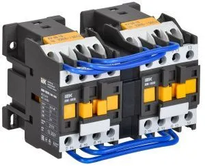 Контактор КМИ-10930 реверс 9А 230В/АС3 2NO IEK KKM13-009-230-20-1