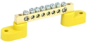 Шина PE "земля" на двух угловых изоляторах ШНИ-6х9-8-У2-Ж IEK YNN10-69-8C2-K05