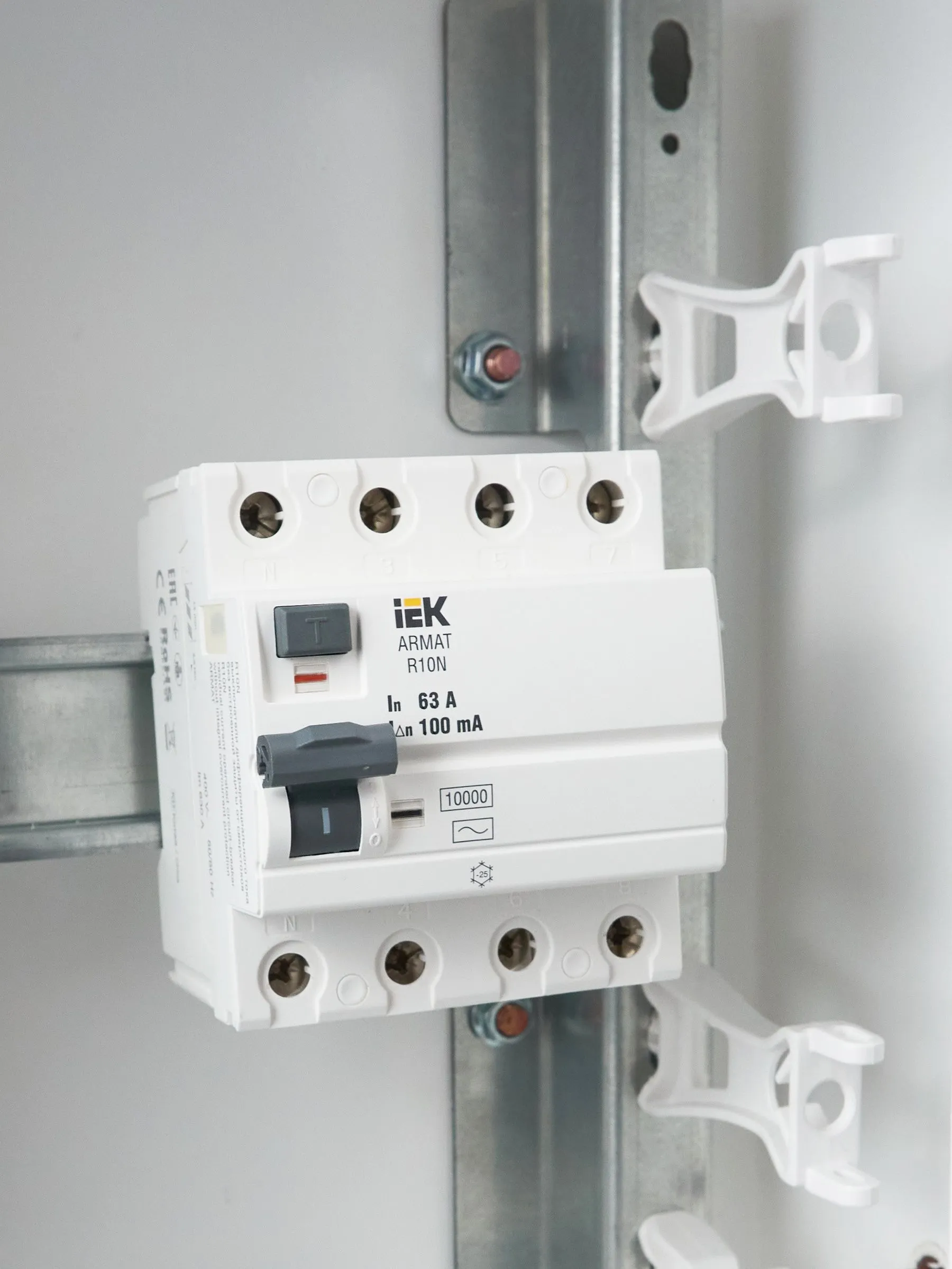 ARMAT Выключатель дифференциального тока R10N 4P 63А 100мА тип AC IEK - Фото 2