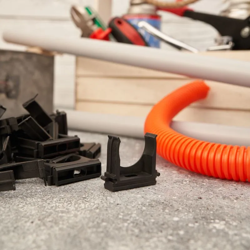 Крепеж-клипса для трубы ø32мм черная (10 шт/уп) REXANT - Фото 2