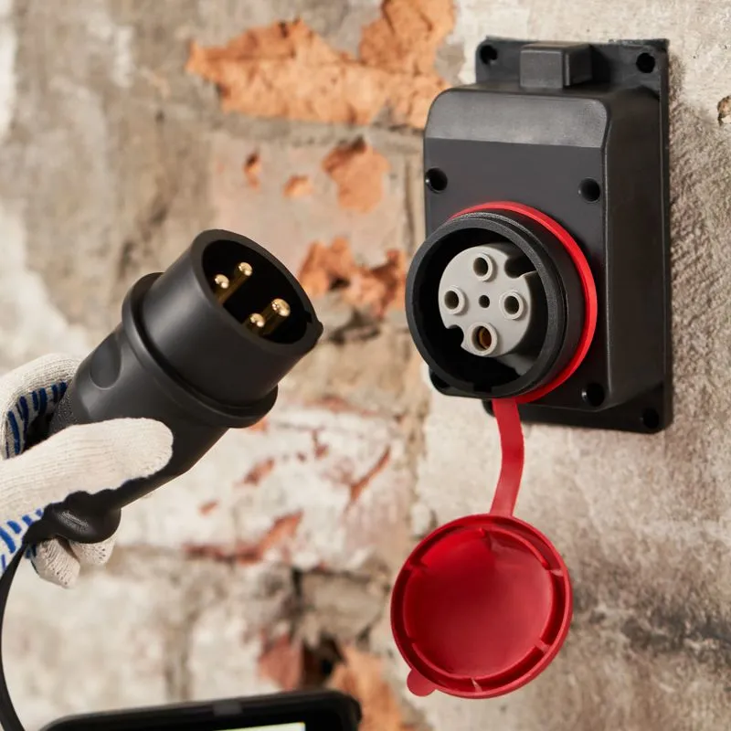 Розетка влагозащищенная настенная с крышкой 1 гнездо, 3Р+РЕ, 32А, IP44, каучук, черная REXANT - Фото 2