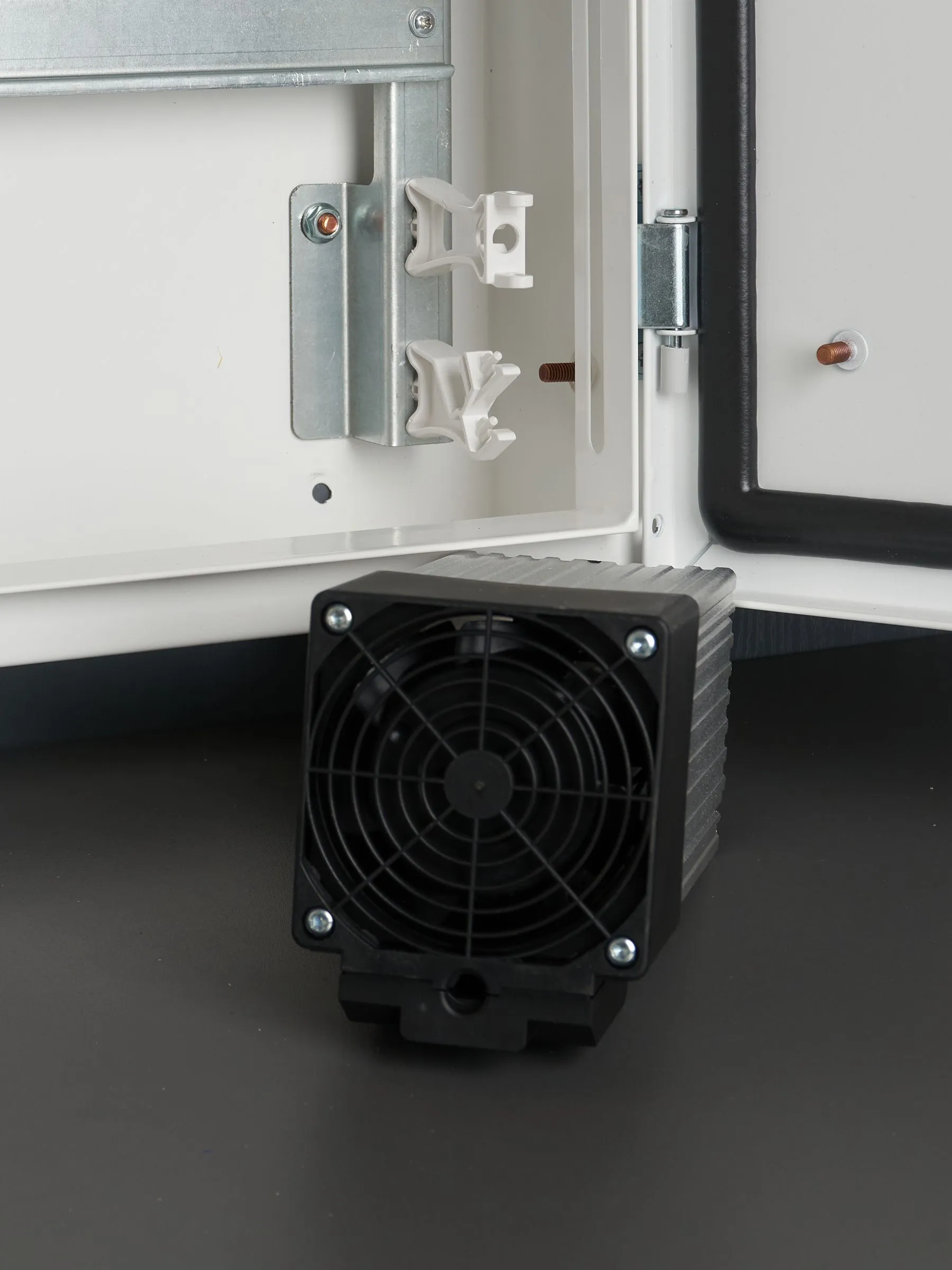 Обогреватель на DIN-рейку (встроенный вентилятор) 250Вт IP20 IEK - Фото 4