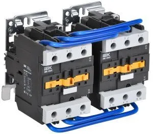 Контактор КМИ-49532 реверс 95А 400В/АС3 2NO;2NC IEK KKM43-095-400-22-1