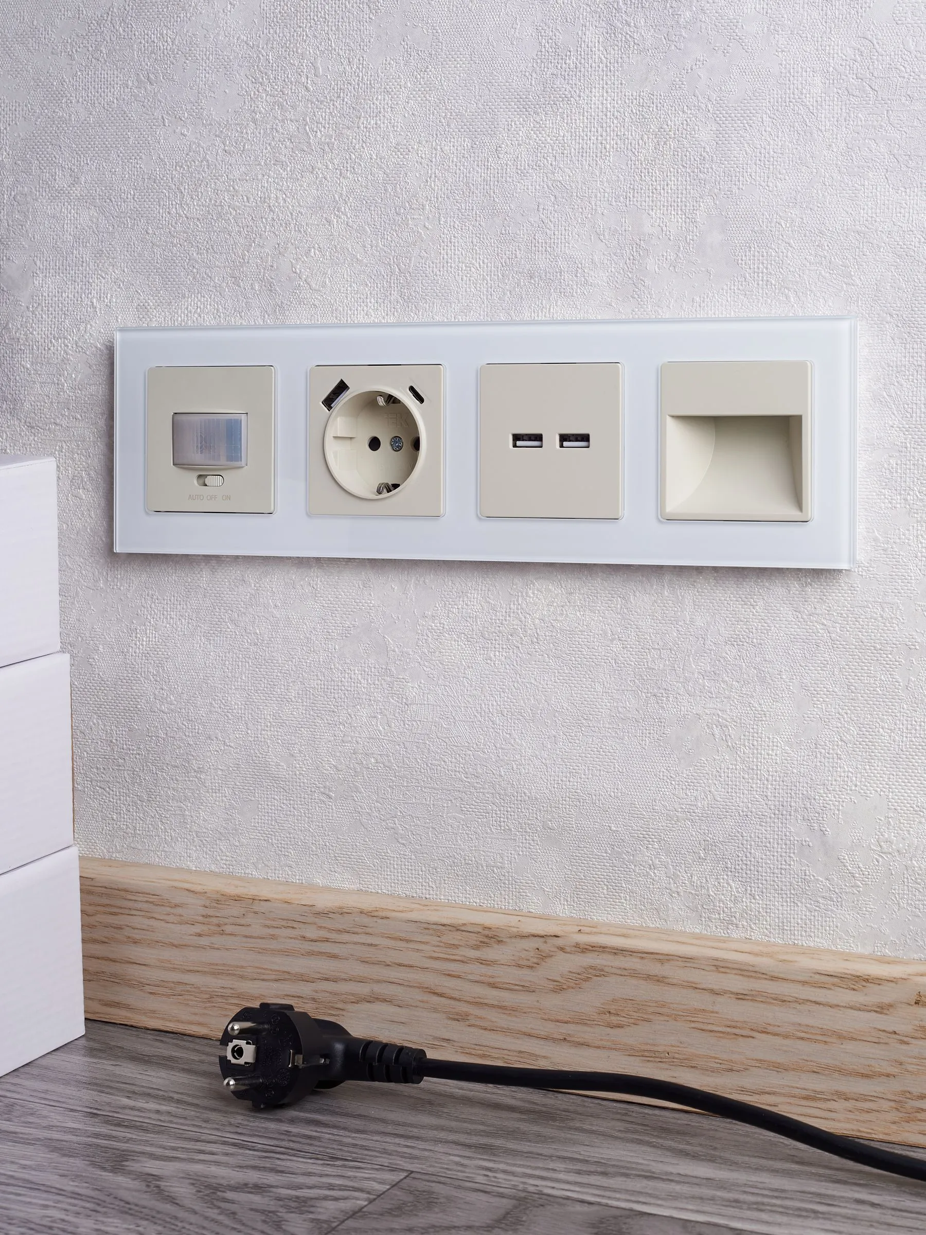 BRITE Рамка 4 -местная РУ-4-2-БрБ стекло белый IEK - Фото 7