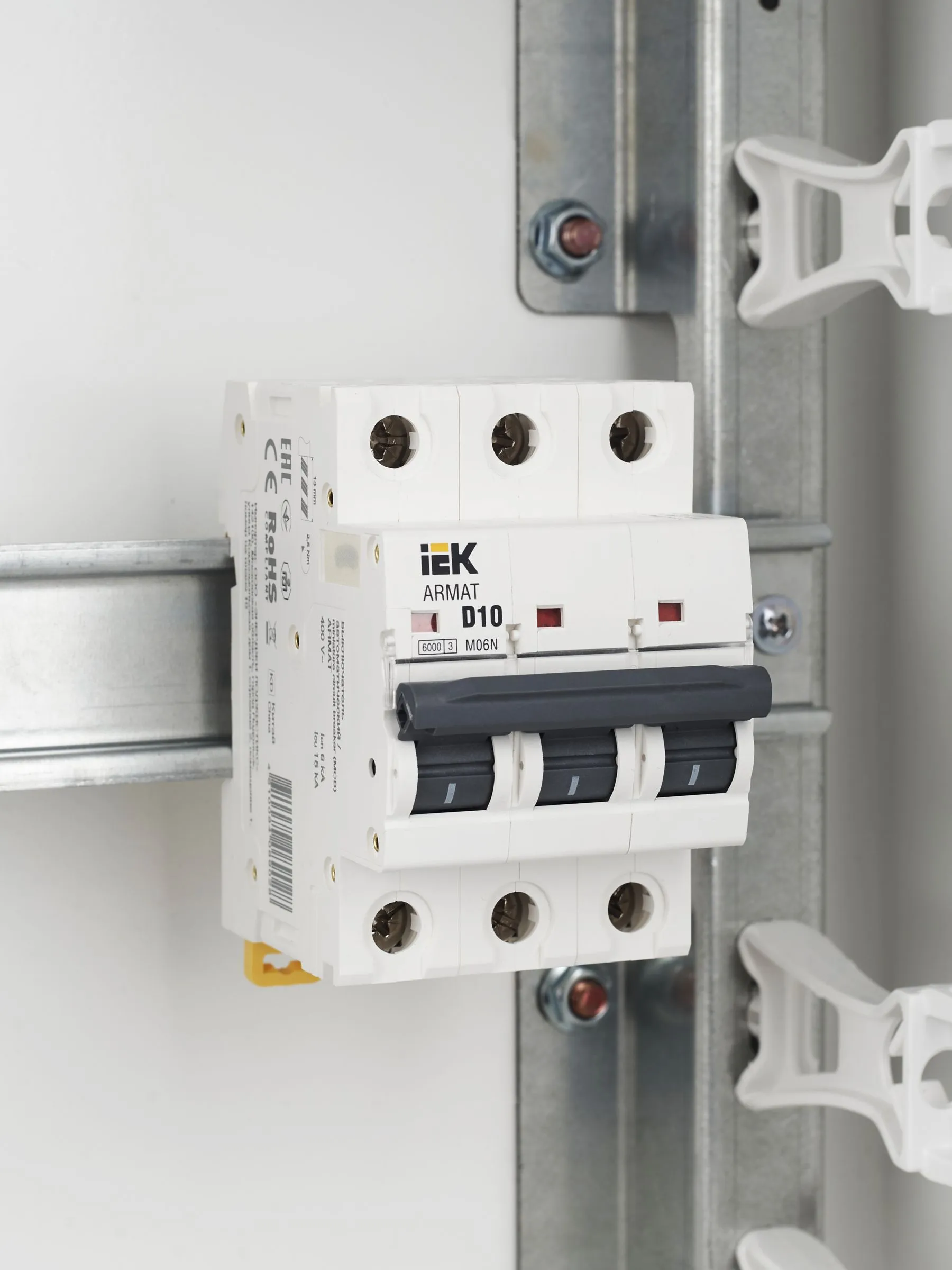 ARMAT Автоматический выключатель M06N 3P D 10А IEK - Фото 4