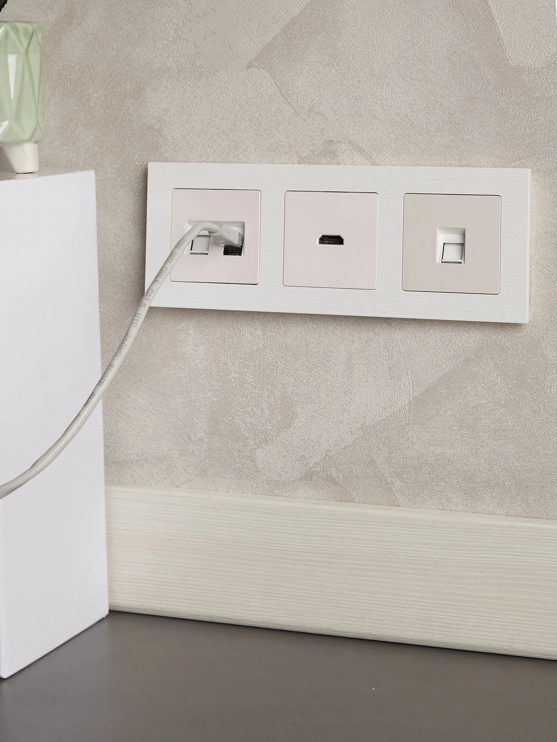 BRITE Рамка 3-местная РУ-3-Бр белый рифленый IEK - Фото 6