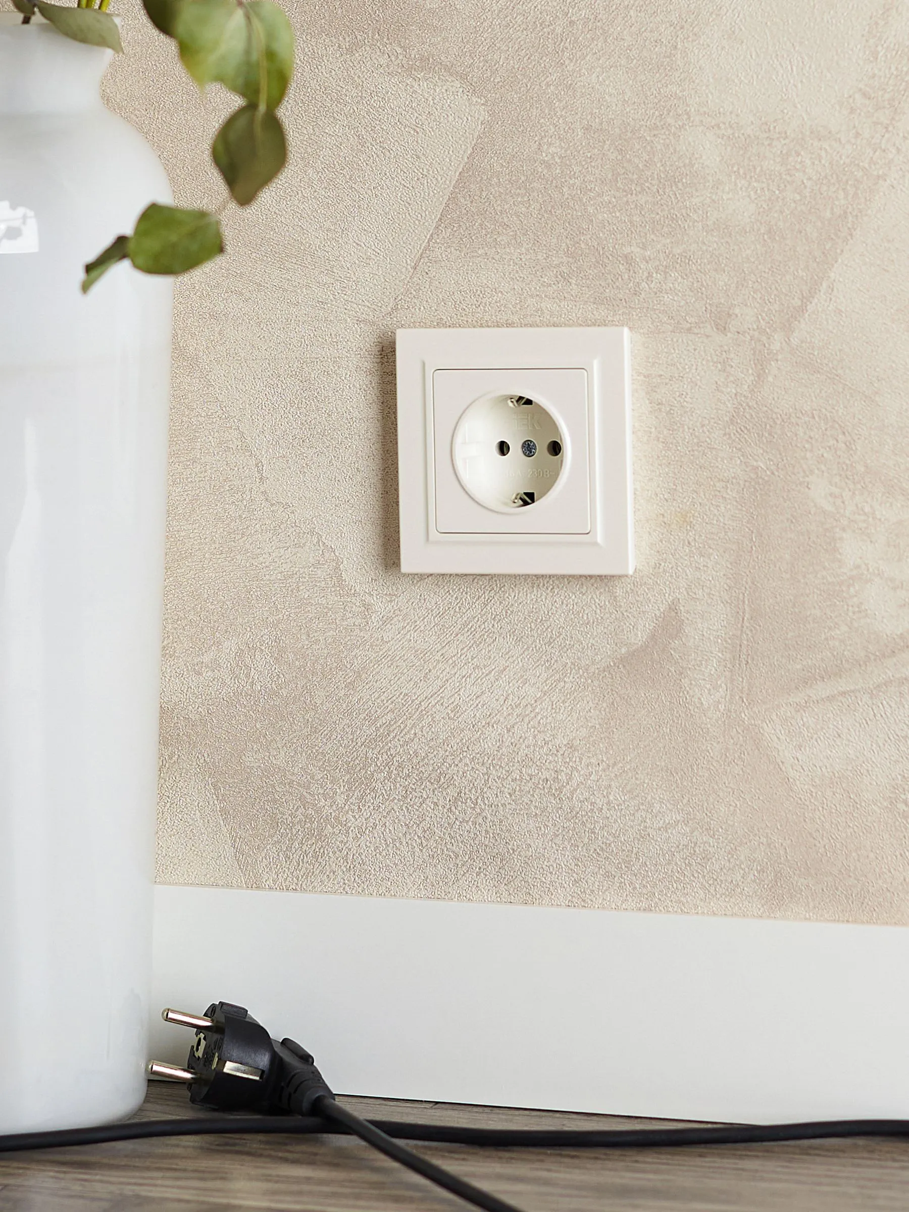 BRITE Розетка 1-местная с заземлением без защитных шторок 16А РС11-1-0-БрЖ жемчуг IEK - Фото 5